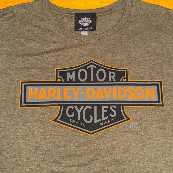 Harley Davidson Museum women’s t-shirt. Size XX-Large. Like new - Picture 3 of 6
